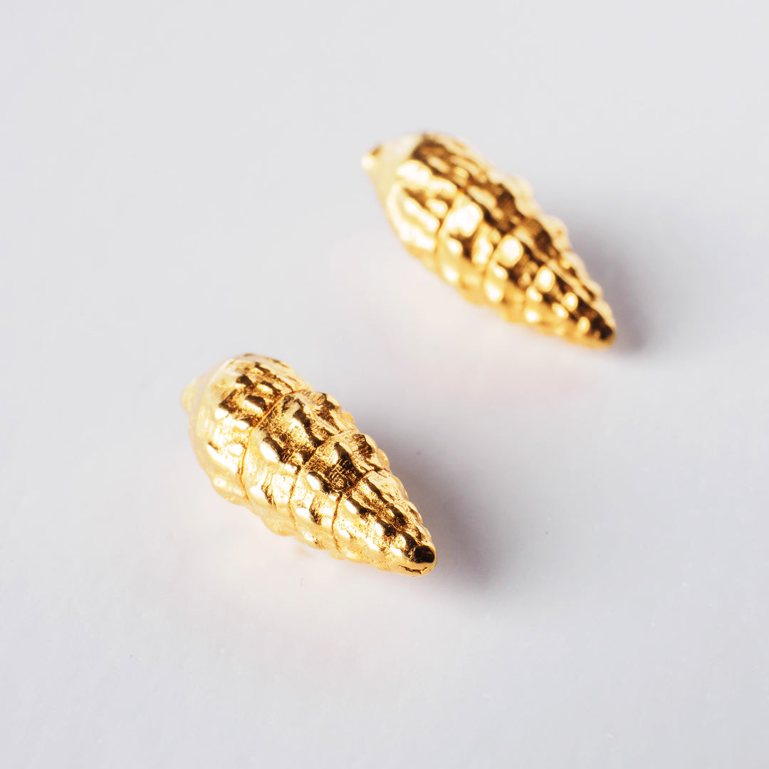 agapi-seastories-wild-seashell-clous-oreilles-plaqu-or image 4