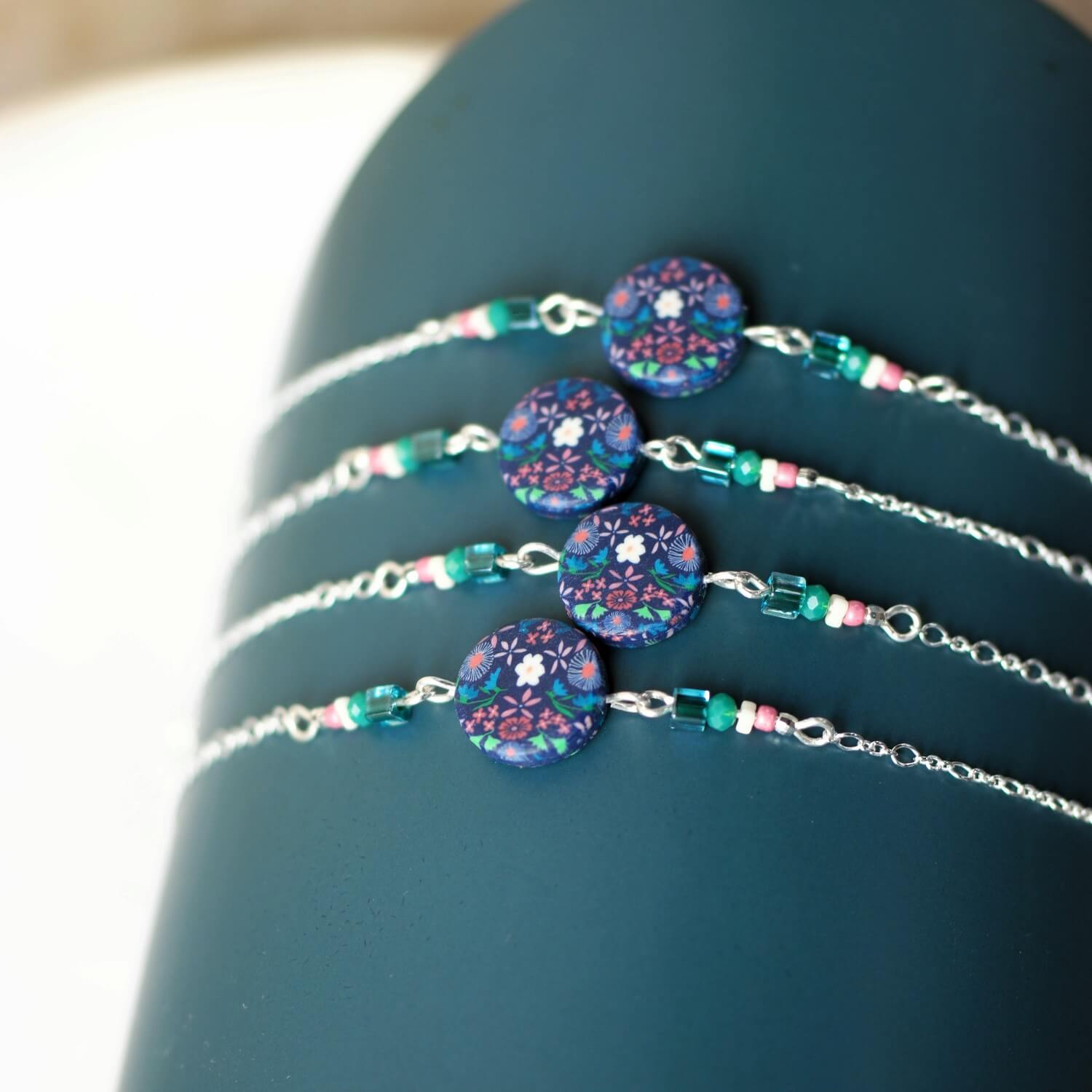 11prunes-nolana-bracelet-cabochon-floral-bleu-rose-argent image 2