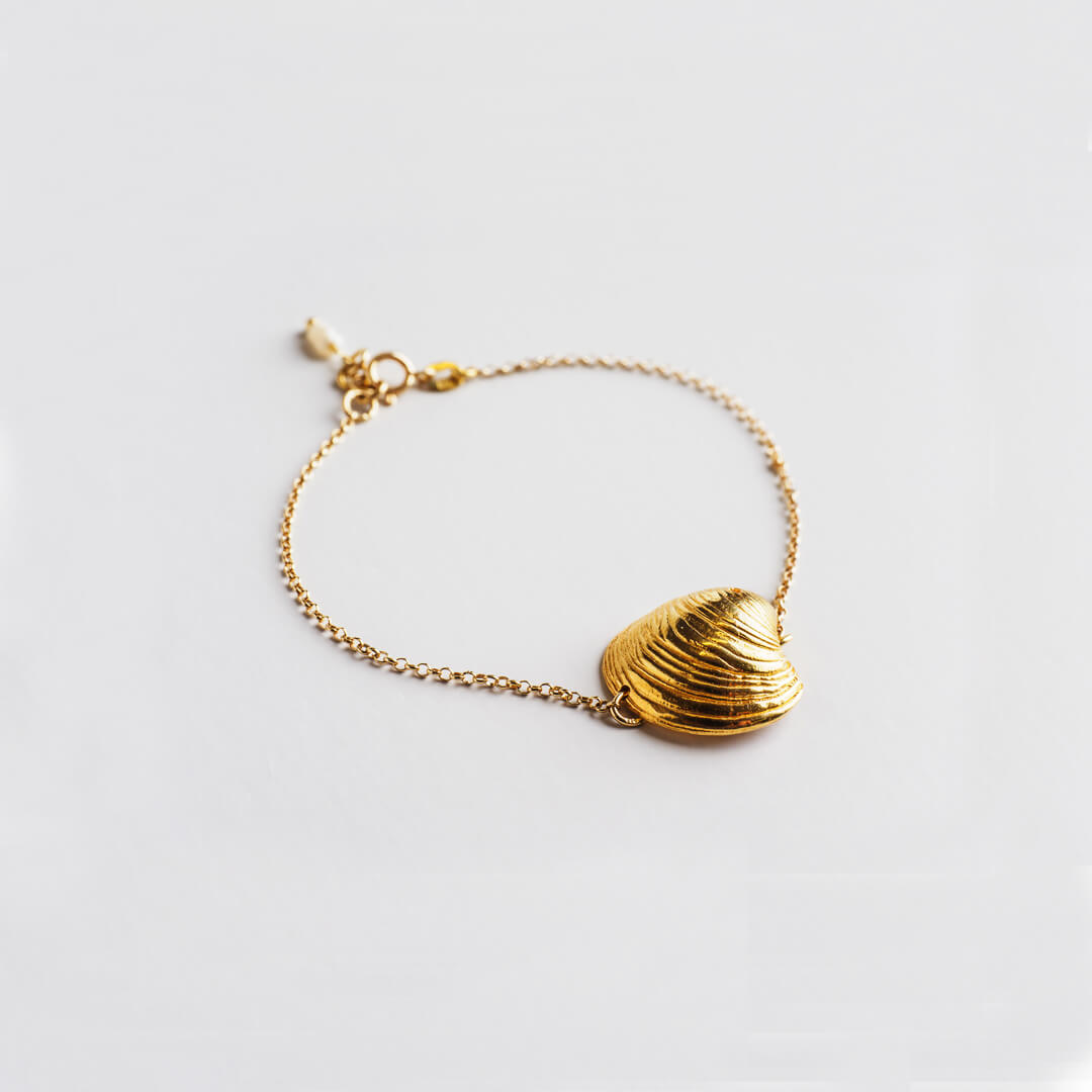 agapi-seastories-master-clam-bracelet-coquillage-plaqu-or image 1