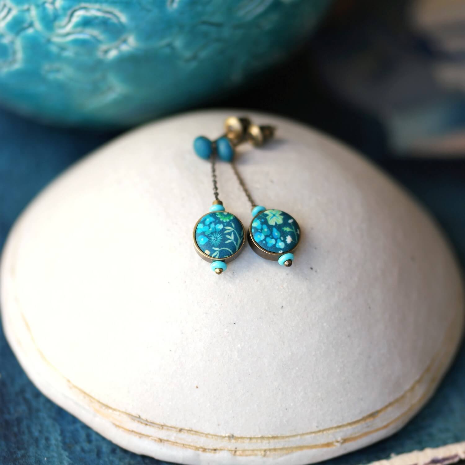 11prunes-amicie-boucles-pendantes-rondes-laiton-floral-vert image 3