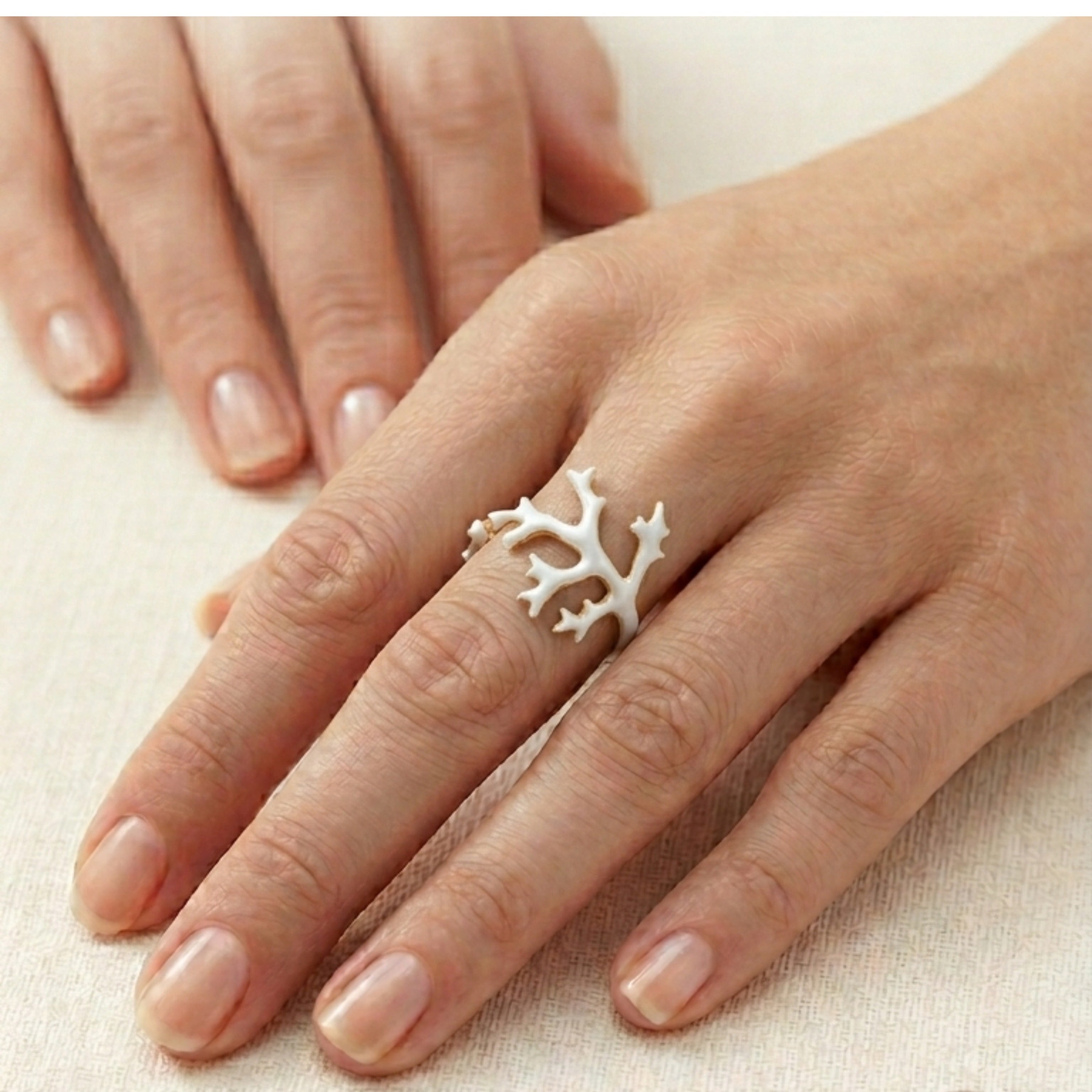 agapi-seastories-coral-bague-blanche-r-glable-mail image 2