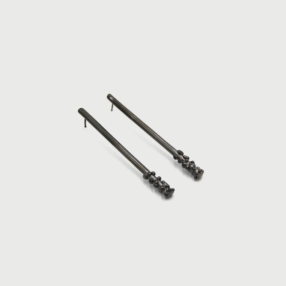 agapi-dropped-bubbles-long-line-boucles-d-oreilles-rhodium-noir image 1