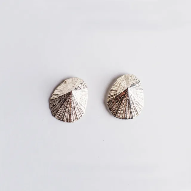 agapi-seastories-favourite-limpet-puces-argent-925-coquillage image 1