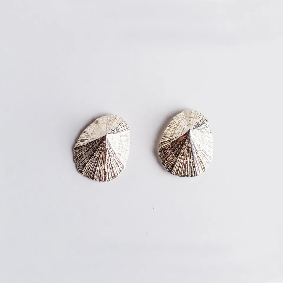 agapi-seastories-favourite-limpet-puces-argent-925-coquillage image 1
