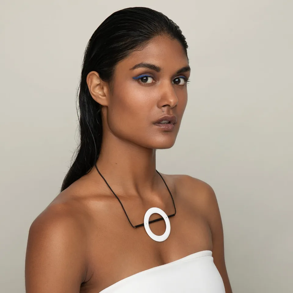 agapi-bau-circle-collier-cordon-blanc-mail-laiton image 1