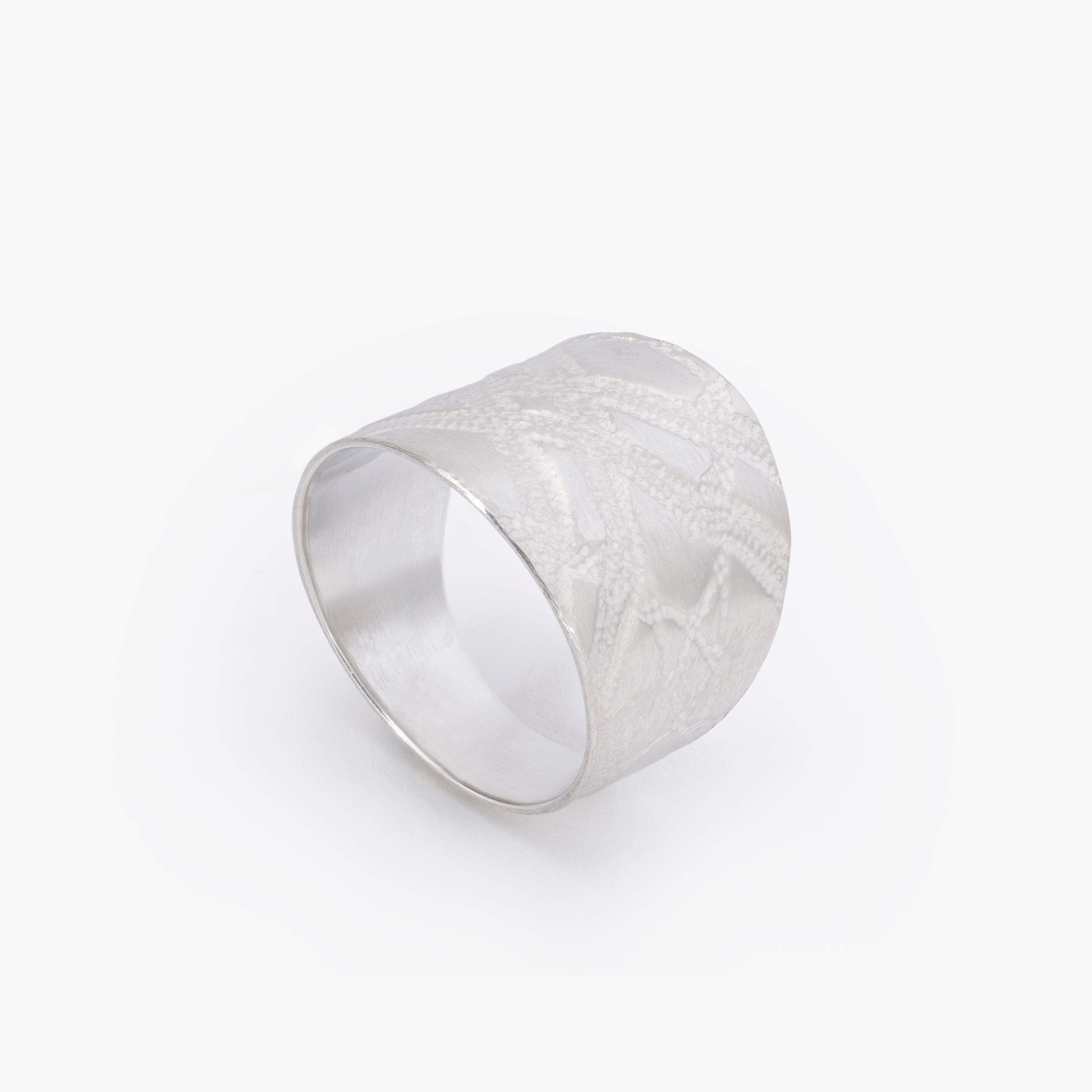 atelier-claire-marie-steinmetz-paysage-bague-large-argent-925-dentelle image 1
