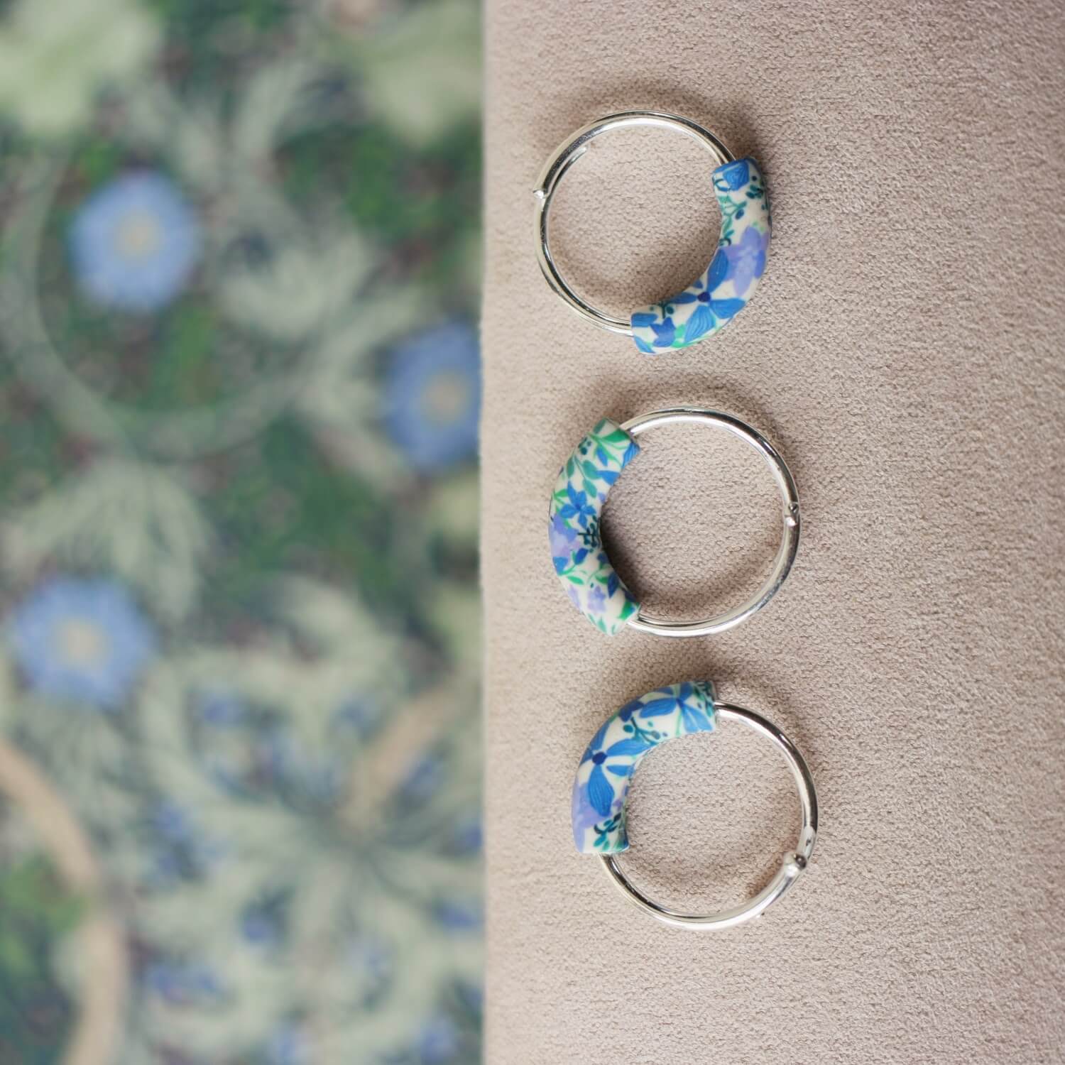 11prunes-phac-lie-bague-argent-925-motif-floral-bleu-vert image 4