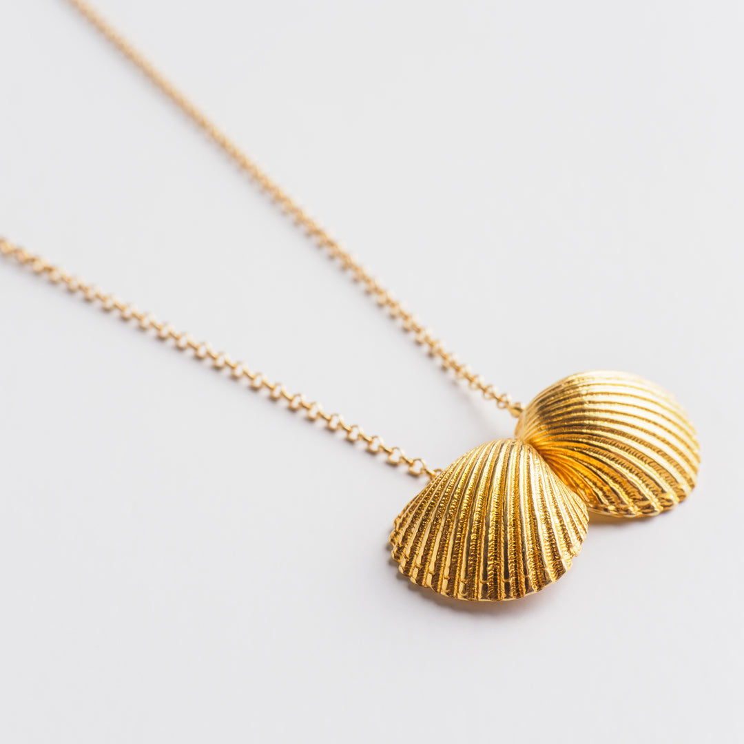 agapi-seastories-twin-oysters-collier-cha-ne-dor image 1