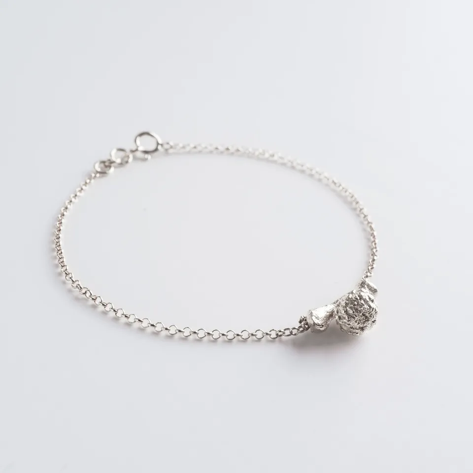 agapi-round-seed-bracelet-charm-graine-argent-925 image 1