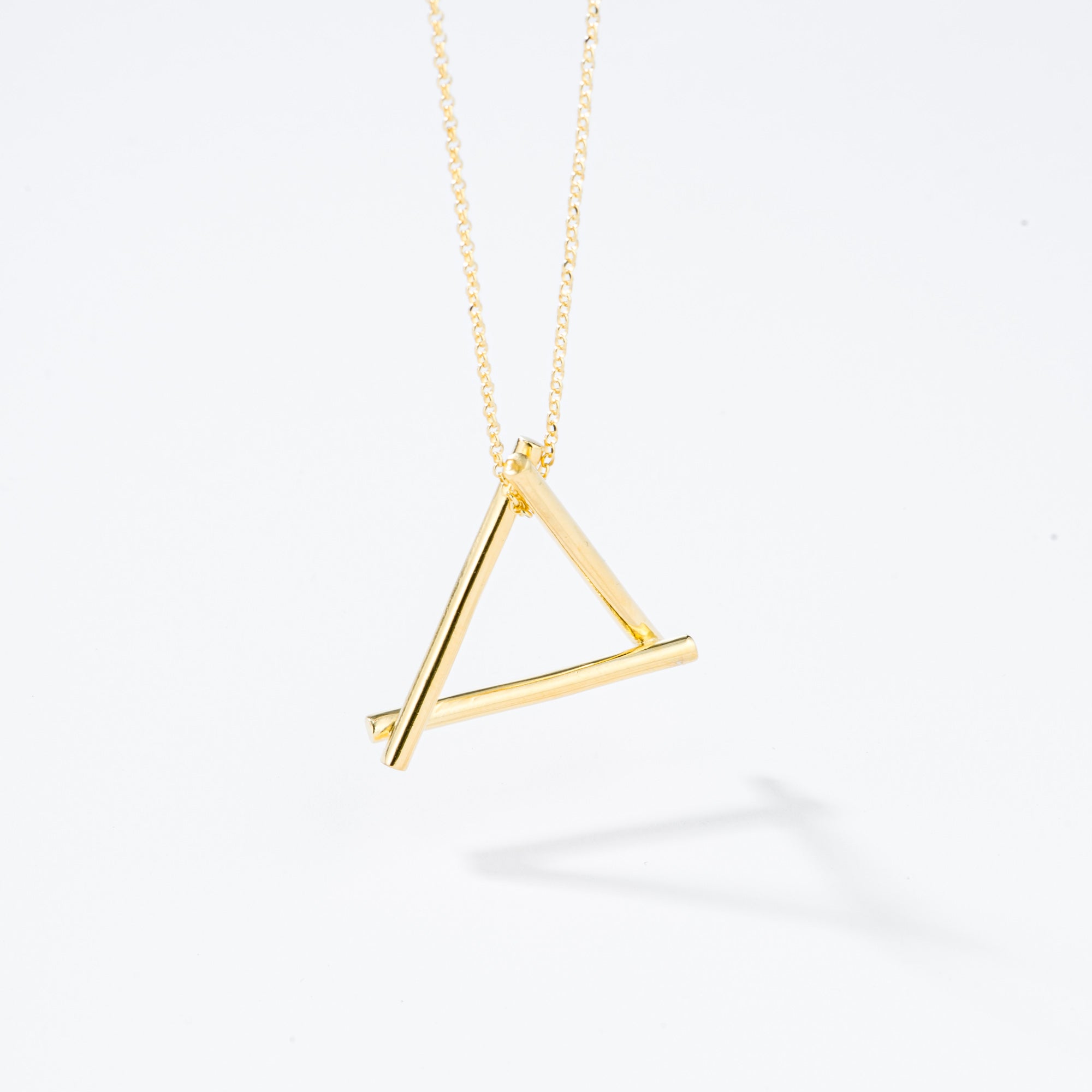 agapi-arcana-sacred-triangle-collier-cha-ne-plaqu-or image 1