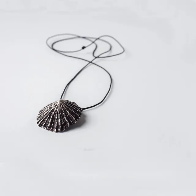 agapi-seastories-big-wild-limpet-collier-cordon-argent-oxyd-noir image 1