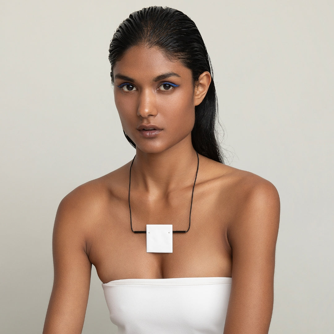 agapi-bau-square-collier-cordon-carr-blanc-mail-45-cm image 2