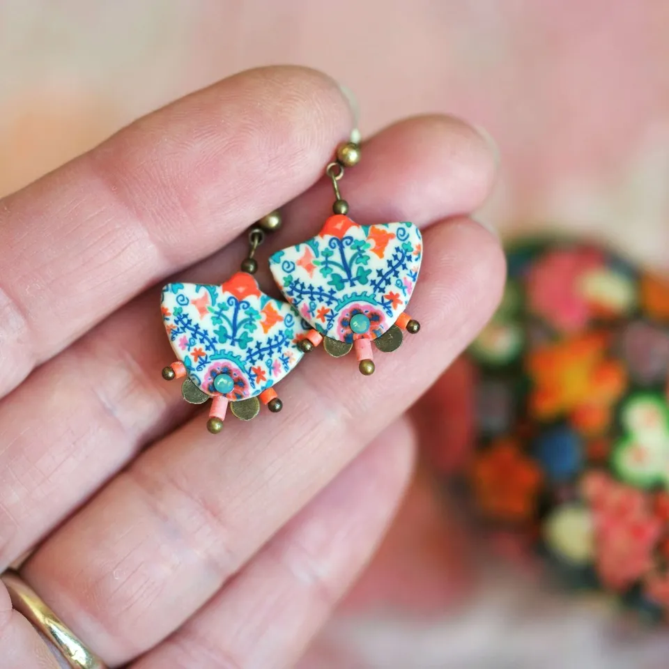 11prunes-suzanne-petites-boucles-suzani-laiton-orange-2-5-cm image 1