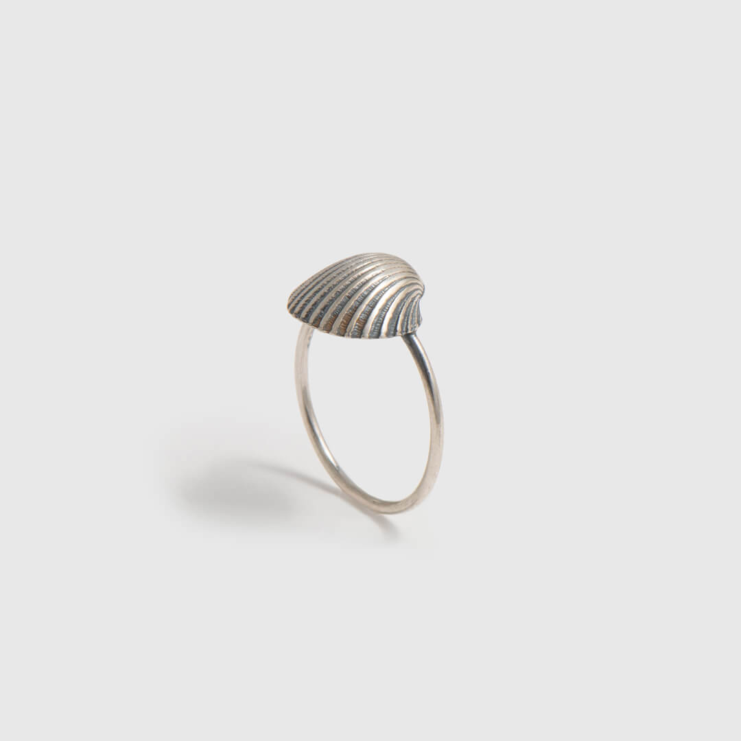 agapi-seastories-perfect-oyster-bague-hu-tre-argent-noir image 4