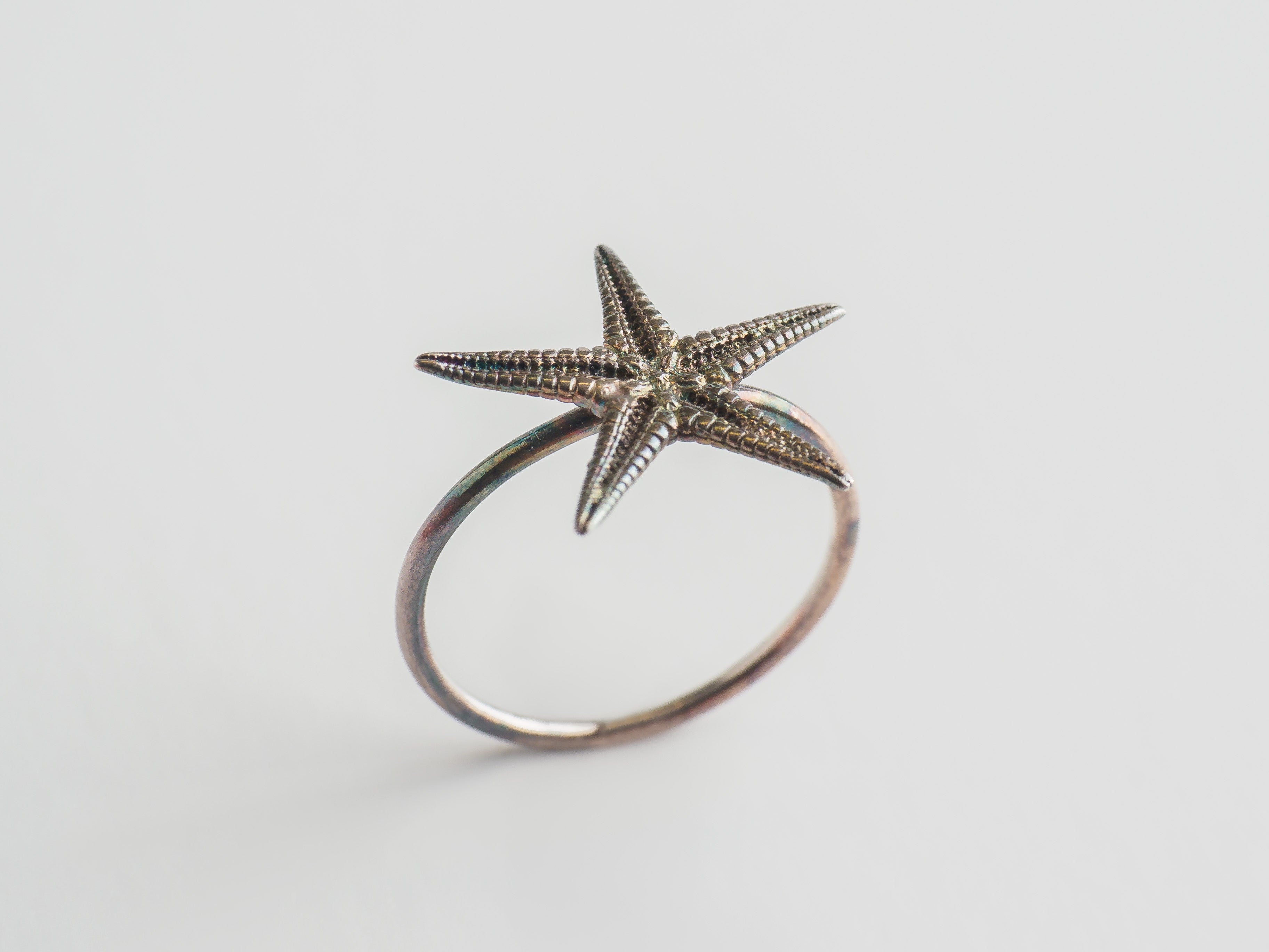 agapi-seastories-small-starfish-bague-argent-925-patine-arc-en-ciel image 6