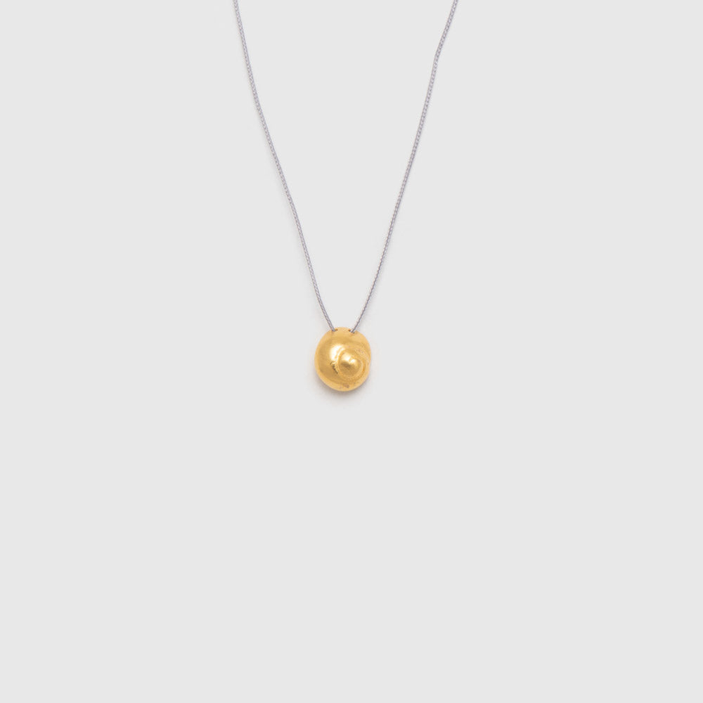 agapi-seastories-sea-snail-collier-cordon-dor-argent-925-perles image 1