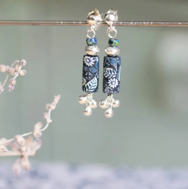 11prunes-hell-bore-boucles-d-oreilles-pendantes-bleu-blanc image 1