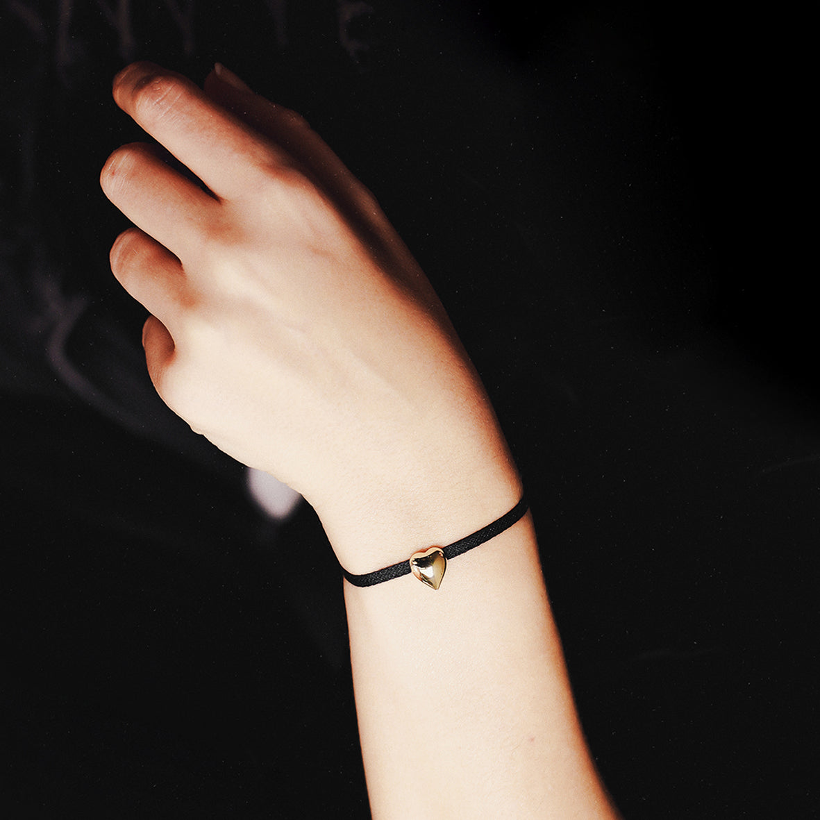 armeria-kalon-bracelet-ruban-noir-c-ur-dor-96-cm image 2